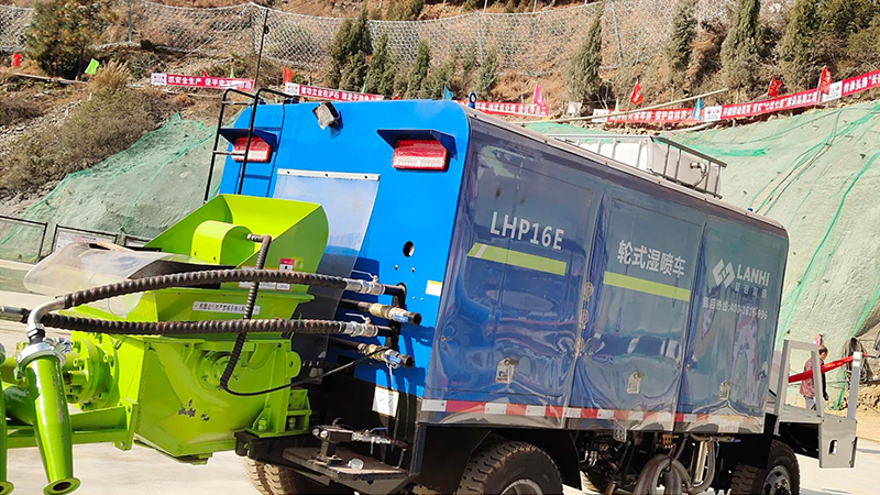 藍(lán)海智裝的LCHP16E車載濕噴車助力瀘石高速硬梁包隧道(圖1) 藍(lán)海智裝的LCHP16E車載濕噴車助力瀘石高速硬梁包隧道(圖1)
