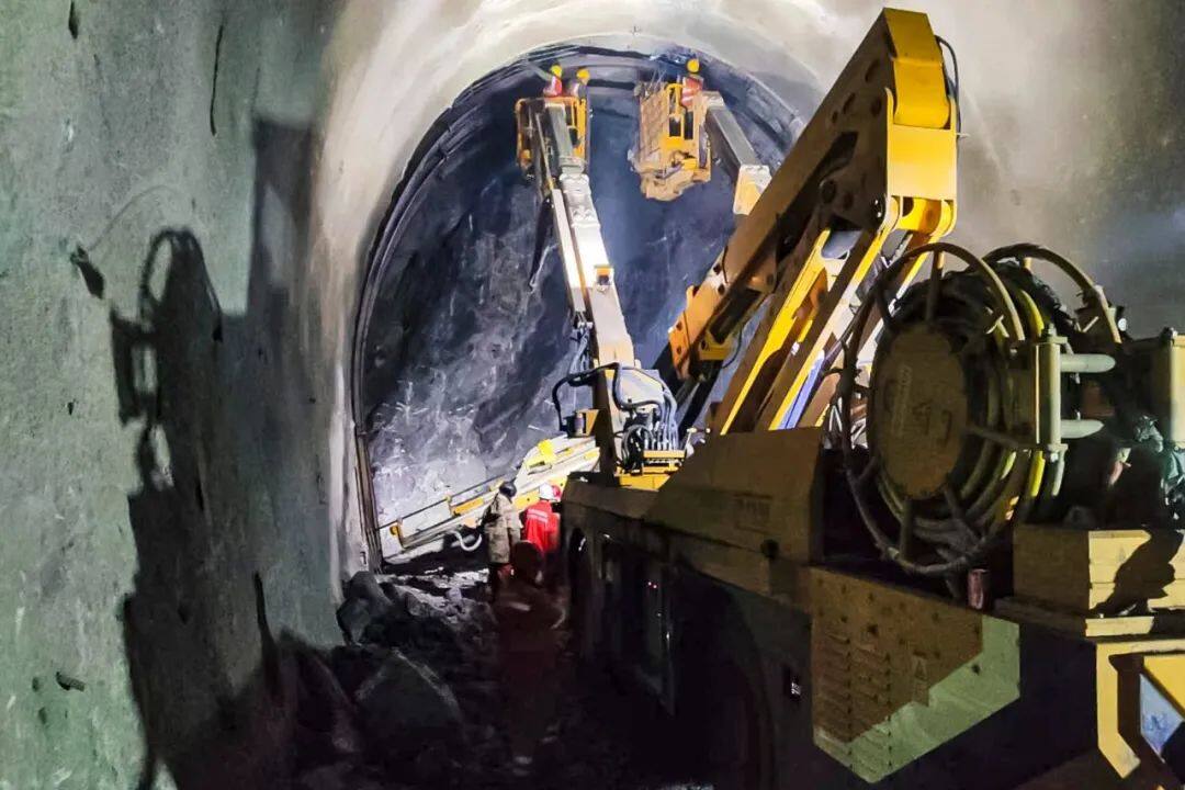 在進行拱錨一體機維護時，有沒有什么特別需要注意的電氣操作(圖1)