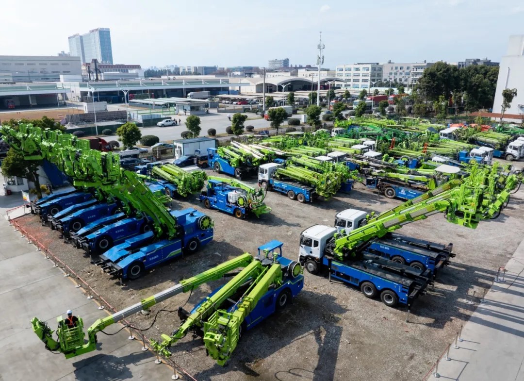 《四川日報(bào)》頭版報(bào)道：藍(lán)海智能新一批大型智能裝備準(zhǔn)備發(fā)往全國(圖3)