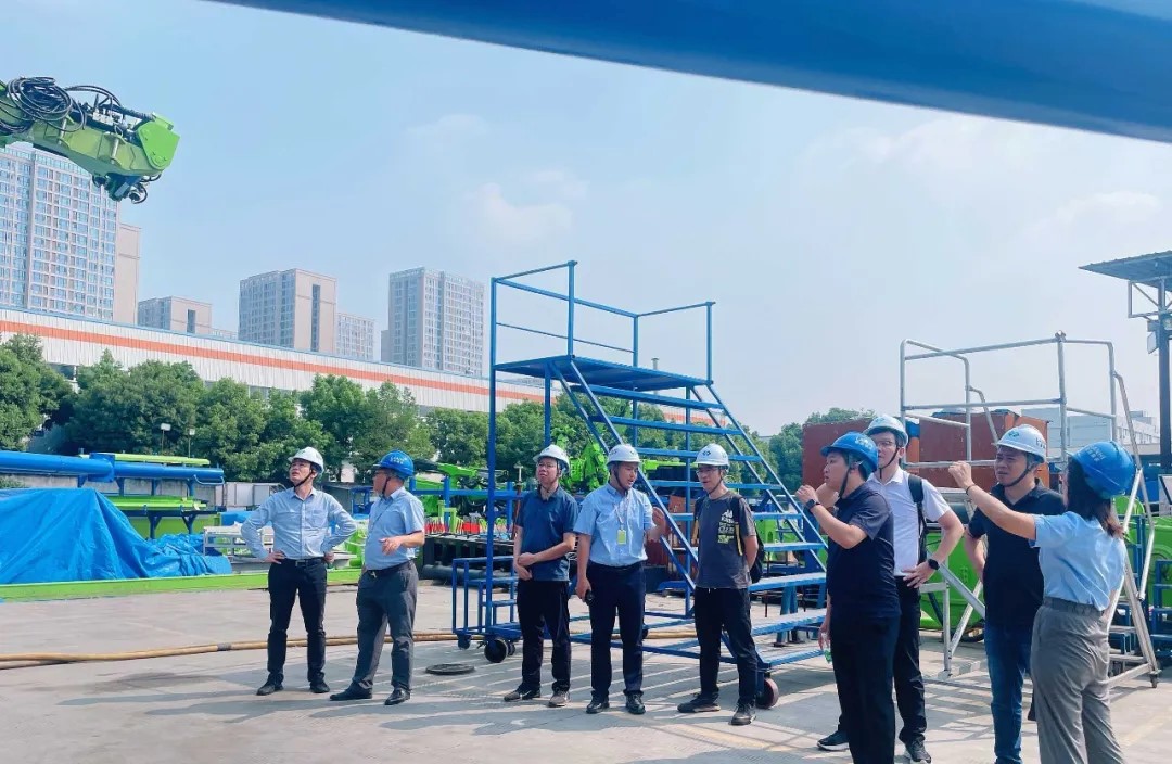 中鐵十一局五公司物資設備部長陳林一行蒞臨藍海智能考察交流(圖2)