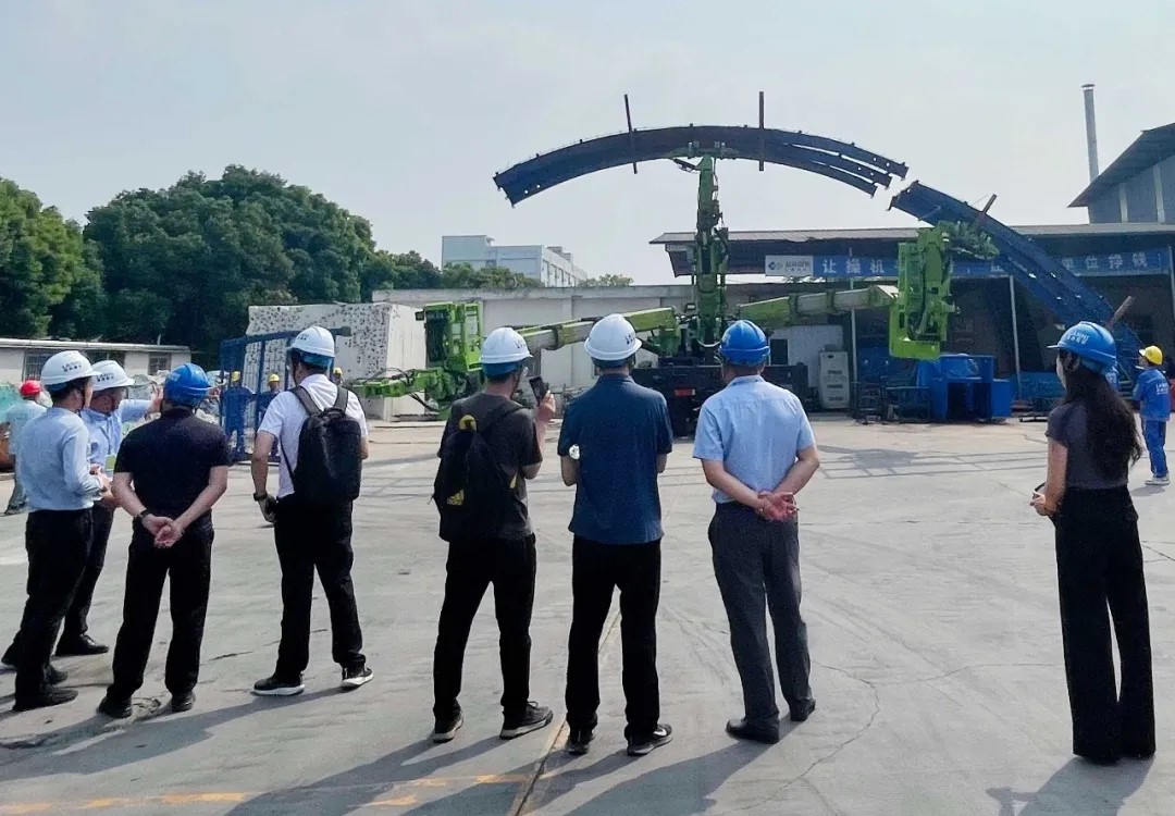 中鐵十一局五公司物資設備部長陳林一行蒞臨藍海智能考察交流(圖3)