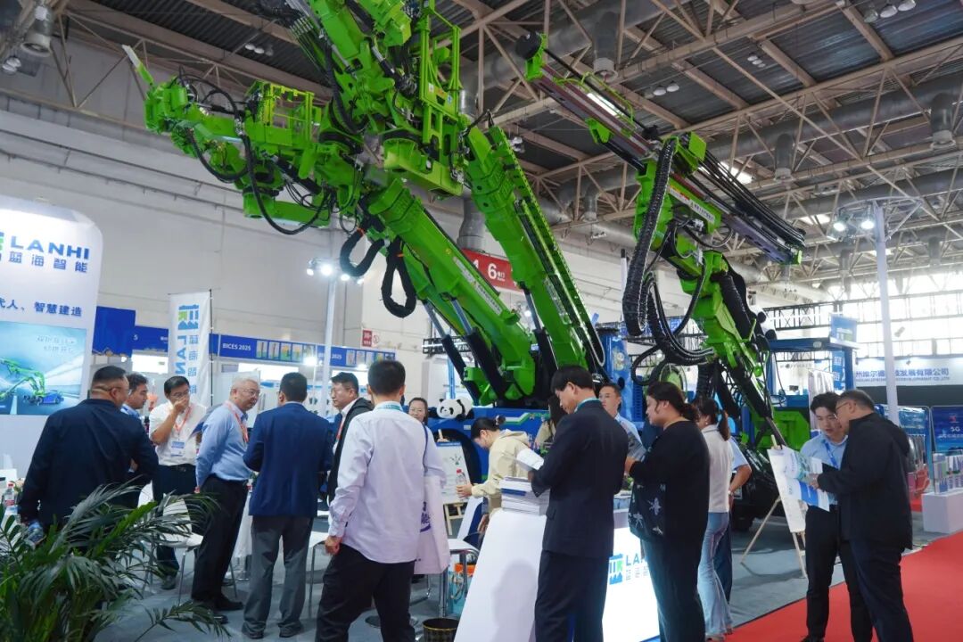 【BICES 2025現(xiàn)場回顧】藍海智能圓滿收官第十七屆北京工程機械展(圖2) 【BICES 2025現(xiàn)場回顧】藍海智能圓滿收官第十七屆北京工程機械展(圖2)